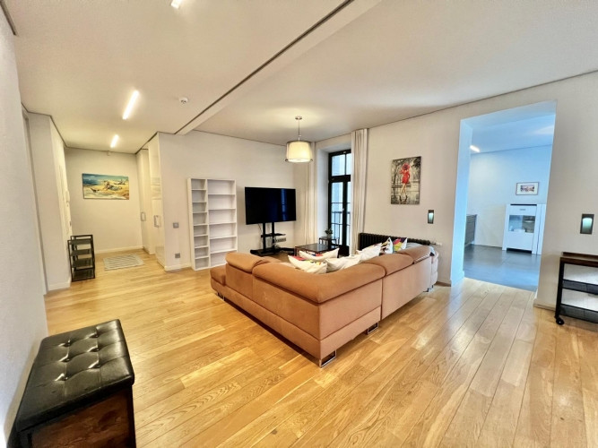 Сдаётся 4-комнатная квартира (108 м) на тихой и зелёной улице  ул. Хуго Целминя Рига - изображение 1