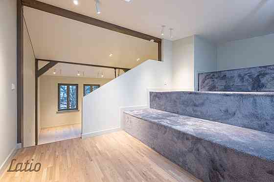 Pārdod plašu un skaistu mansarda veida dzīvokli renovētā mājā Āgenskalnā.
Dzīvoklis ir pilnībā gatav Рига