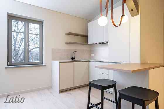 Pārdod plašu un skaistu mansarda veida dzīvokli renovētā mājā Āgenskalnā.
Dzīvoklis ir pilnībā gatav Рига