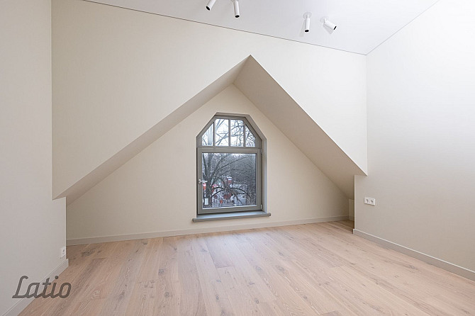 Pārdod plašu un skaistu mansarda veida dzīvokli renovētā mājā Āgenskalnā.
Dzīvoklis ir pilnībā gatav Рига - изображение 4