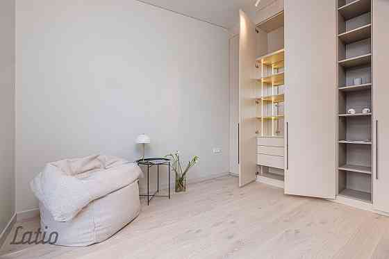 Pārdod plašu un skaistu mansarda veida dzīvokli renovētā mājā Āgenskalnā.
Dzīvoklis ir pilnībā gatav Рига