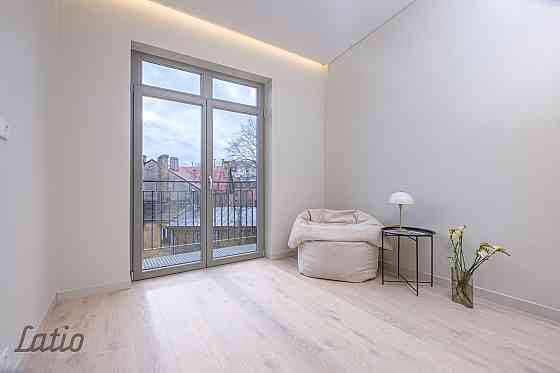 Pārdod plašu un skaistu mansarda veida dzīvokli renovētā mājā Āgenskalnā.
Dzīvoklis ir pilnībā gatav Рига