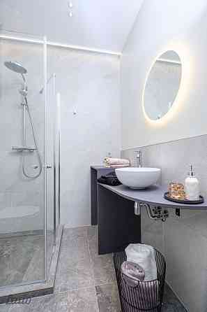 Pārdod plašu un skaistu mansarda veida dzīvokli renovētā mājā Āgenskalnā.
Dzīvoklis ir pilnībā gatav Рига