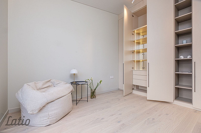 Pārdod plašu un skaistu mansarda veida dzīvokli renovētā mājā Āgenskalnā.
Dzīvoklis ir pilnībā gatav Рига - изображение 3