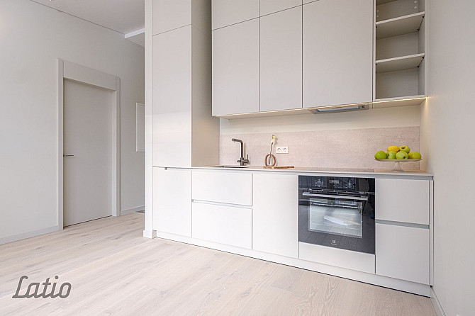 Pārdod plašu un skaistu mansarda veida dzīvokli renovētā mājā Āgenskalnā.
Dzīvoklis ir pilnībā gatav Рига - изображение 1