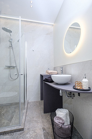 Pārdod plašu un skaistu mansarda veida dzīvokli renovētā mājā Āgenskalnā.
Dzīvoklis ir pilnībā gatav Рига - изображение 5