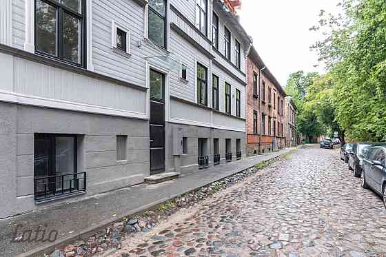 Pārdod plašu un skaistu mansarda veida dzīvokli renovētā mājā Āgenskalnā.
Dzīvoklis ir pilnībā gatav Rīga