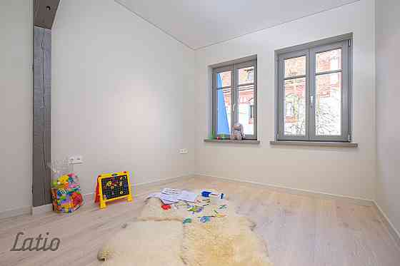 Pārdod plašu un skaistu mansarda veida dzīvokli renovētā mājā Āgenskalnā.
Dzīvoklis ir pilnībā gatav Рига