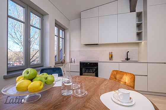 Pārdod plašu un skaistu mansarda veida dzīvokli renovētā mājā Āgenskalnā.
Dzīvoklis ir pilnībā gatav Рига