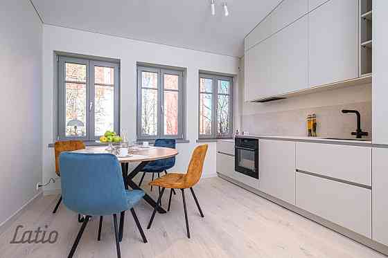 Pārdod plašu un skaistu mansarda veida dzīvokli renovētā mājā Āgenskalnā.
Dzīvoklis ir pilnībā gatav Рига