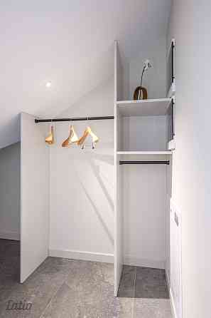 Pārdod plašu un skaistu mansarda veida dzīvokli renovētā mājā Āgenskalnā.
Dzīvoklis ir pilnībā gatav Рига