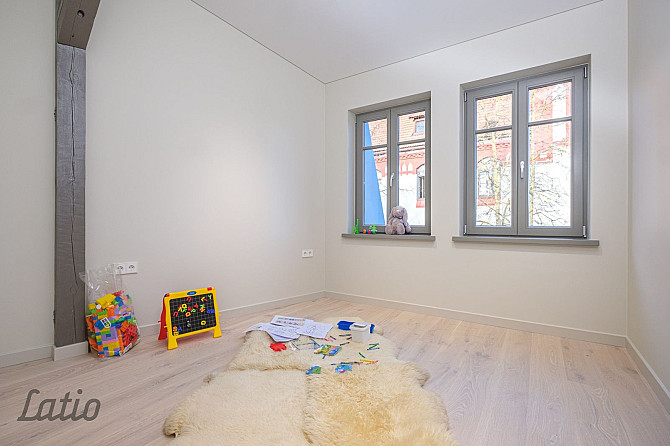 Pārdod plašu un skaistu mansarda veida dzīvokli renovētā mājā Āgenskalnā.
Dzīvoklis ir pilnībā gatav Рига - изображение 2