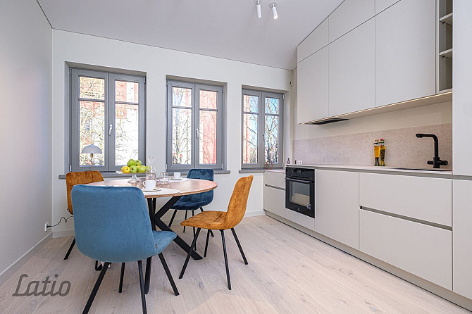 Pārdod plašu un skaistu mansarda veida dzīvokli renovētā mājā Āgenskalnā.
Dzīvoklis ir pilnībā gatav Рига - изображение 1