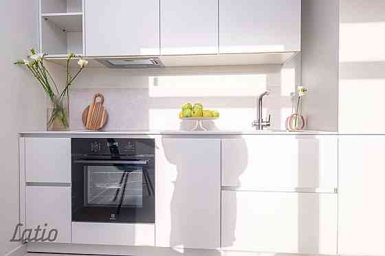 Pārdod plašu un skaistu mansarda veida dzīvokli renovētā mājā Āgenskalnā.
Dzīvoklis ir pilnībā gatav Рига