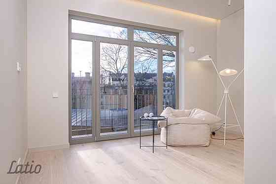 Pārdod plašu un skaistu mansarda veida dzīvokli renovētā mājā Āgenskalnā.
Dzīvoklis ir pilnībā gatav Рига