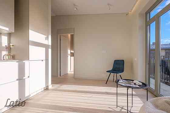 Pārdod plašu un skaistu mansarda veida dzīvokli renovētā mājā Āgenskalnā.
Dzīvoklis ir pilnībā gatav Рига