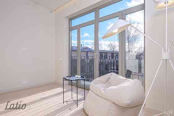 Pārdod plašu un skaistu mansarda veida dzīvokli renovētā mājā Āgenskalnā.
Dzīvoklis ir pilnībā gatav Рига