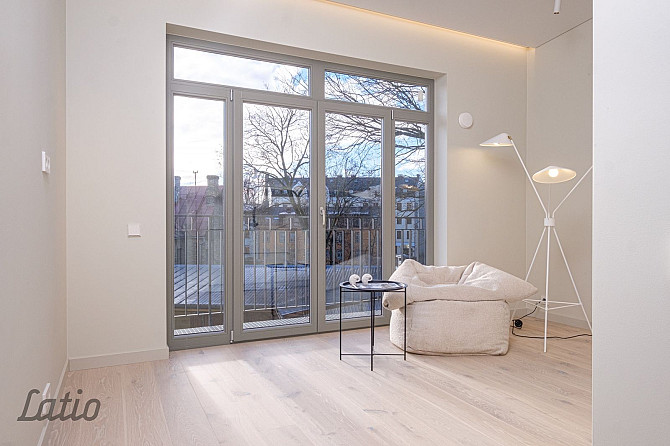 Pārdod plašu un skaistu mansarda veida dzīvokli renovētā mājā Āgenskalnā.
Dzīvoklis ir pilnībā gatav Рига - изображение 2