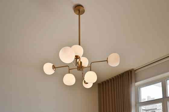 Izīrē gaišu un plašu 3 istabu dzīvokli!  Dzīvoklis atrodas Klusajā centrā, vienā no jaunākajiem proj Рига