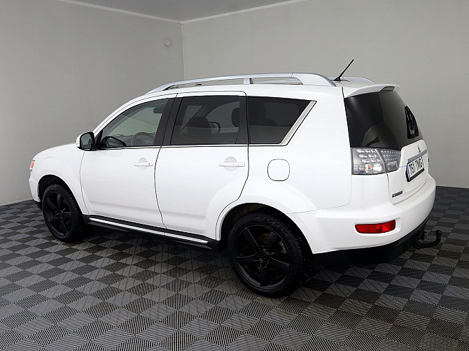 Mitsubishi Outlander Luxury Facelift ATM 2.2 Di-D 115kW Tallina - foto 4