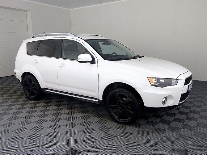 Mitsubishi Outlander Luxury Facelift ATM 2.2 Di-D 115kW Tallina - foto 1