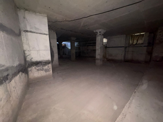 Piedāvājumā kopumā 600 m plašas telpas ēkas cokolstāvā ar 3 atsevišķām ieejām. Rīga - foto 5