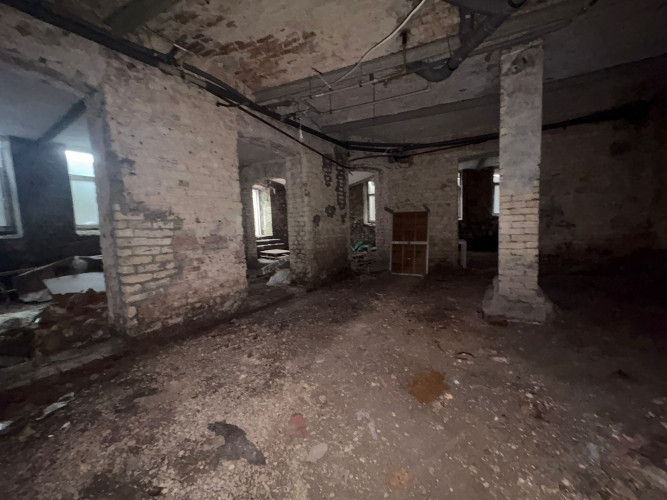 Piedāvājumā kopumā 600 m plašas telpas ēkas cokolstāvā ar 3 atsevišķām ieejām. Rīga - foto 7
