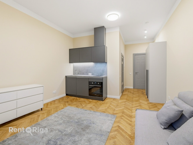 Mēbelēts Studio dzīvoklis Rīgas Centrā.  Tas atrodās restaurētā vēsturiskā jūgendstila Rīga - foto 4