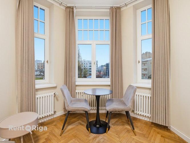 Mēbelēts Studio dzīvoklis Rīgas Centrā.  Tas atrodās restaurētā vēsturiskā jūgendstila Rīga - foto 2