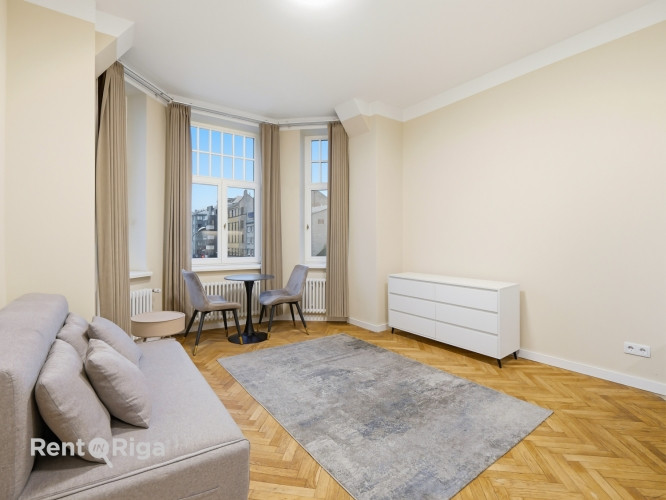 Mēbelēts Studio dzīvoklis Rīgas Centrā.  Tas atrodās restaurētā vēsturiskā jūgendstila Rīga - foto 3