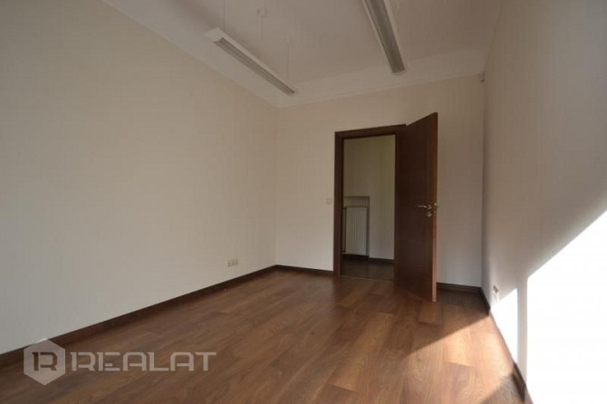 Nomā kvalitatīvas biroja telpas Rīgas centrā. Birojs atrodas 5. stāvā, iekšpagalma mājā, Rīga - foto 19