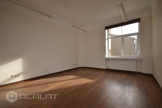Nomā kvalitatīvas biroja telpas Rīgas centrā. Birojs atrodas 5. stāvā, iekšpagalma mājā, Rīga - foto 18