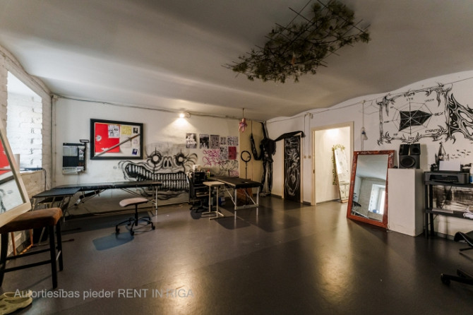 Gaišas telpas pie Miera ielas ar skaistu dārzu pagalmā.  Divas atsevišķas telpas 33 kvm un Rīga - foto 1