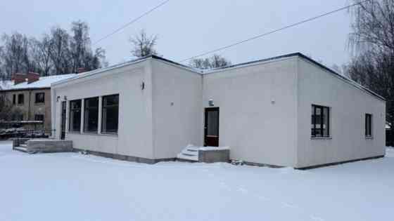 Сдаются коммерческие помещения  отдельное здание с огороженной и Рига