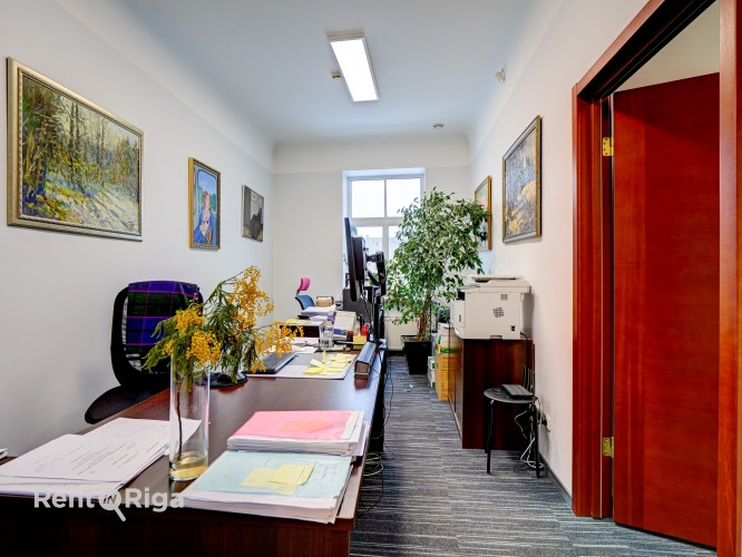 Office premises in a renovated building on the 5th floor (NO ELEVATOR).  A cozy, well-maintained, an Рига - изображение 7