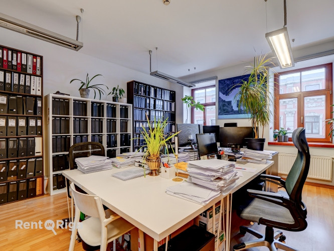 Office premises in a renovated building on the 5th floor (NO ELEVATOR).  A cozy, well-maintained, an Рига - изображение 2
