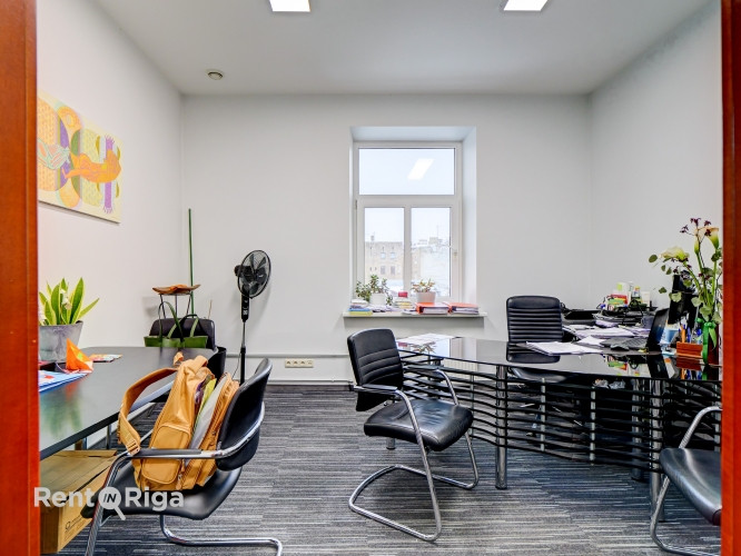 Office premises in a renovated building on the 5th floor (NO ELEVATOR).  A cozy, well-maintained, an Рига - изображение 5