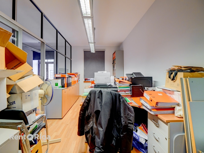 Office premises in a renovated building on the 5th floor (NO ELEVATOR).  A cozy, well-maintained, an Рига - изображение 8
