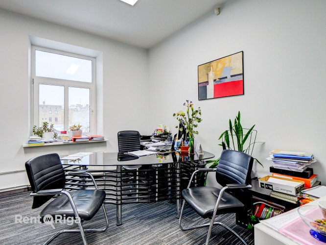 Office premises in a renovated building on the 5th floor (NO ELEVATOR).  A cozy, well-maintained, an Рига - изображение 4