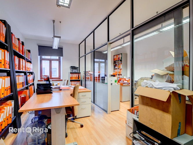 Office premises in a renovated building on the 5th floor (NO ELEVATOR).  A cozy, well-maintained, an Рига - изображение 9