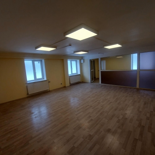 Iznomā biroja telpas centrā Ganību dambī.  + 1. stāvs + 42 m2 + 3 bezmaksas autostāvvietas + dzīvā a Рига - изображение 2