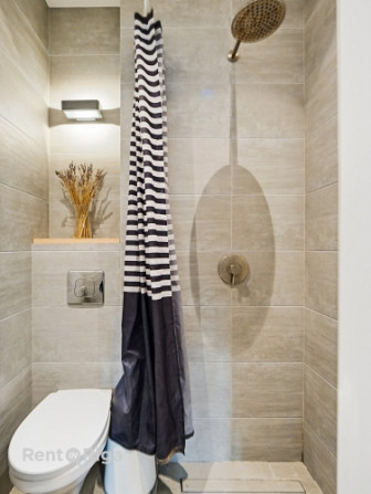 Pārdod lielisku investīciju objektu Rīgas centrā!  Ēkai ir veikta fasādes renovācija, kā Rīga - foto 2