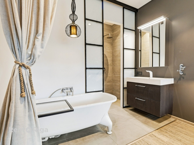 Pārdod lielisku investīciju objektu Rīgas centrā!  Ēkai ir veikta fasādes renovācija, kā Rīga - foto 1