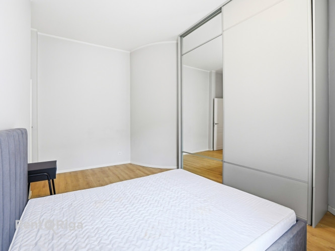 Mēbelēts 3-istabu dzīvoklis Aktīvajā centrā.  Izīrē elegantu un mājīgu divistabu Rīga - foto 5