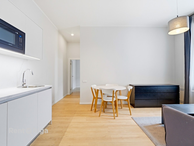 Mēbelēts 3-istabu dzīvoklis Aktīvajā centrā.  Izīrē elegantu un mājīgu divistabu Rīga - foto 1