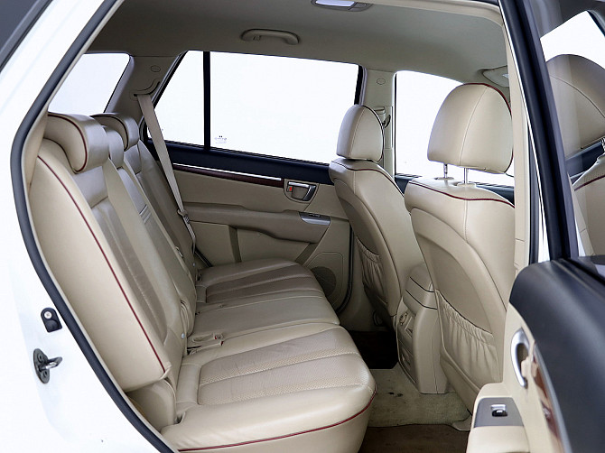 Hyundai Santa Fe Luxury 4x4 ATM 2.2 CRDi 110kW Tallina - foto 7