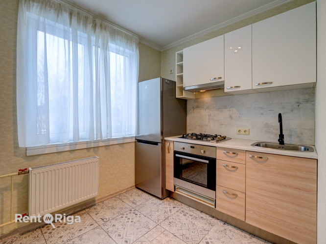 Pārdod omulīgu un saulainu 2 istabu dzīvokli Purvciemā.  Silts un mājīgs mājoklis ar Rīga - foto 2