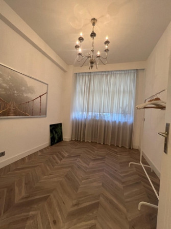 Ilgtermiņa īrei piedāvā kvalitatīvi izremontētas telpas Rīgas centrā.  Telpas ar Rīga - foto 2