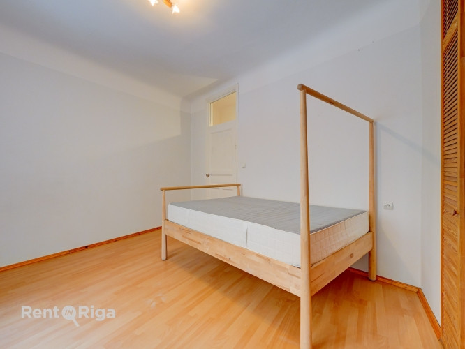 Продаётся светлая и уютная квартира в отличном месте  в тихом центре, всего в трёх Рига - изображение 4