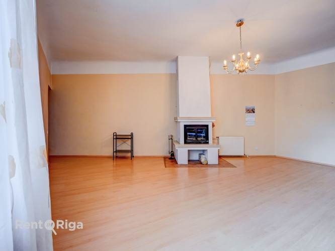 Продаётся светлая и уютная квартира в отличном месте  в тихом центре, всего в трёх Рига - изображение 3